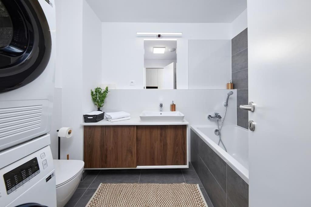 Apartament 5Min2Centre, View & Free Parking Bratysława Zewnętrze zdjęcie